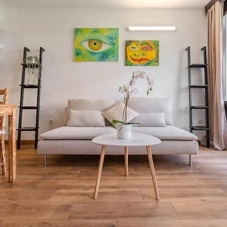 Sunny With Pool & Terrace & Wifi Apartment