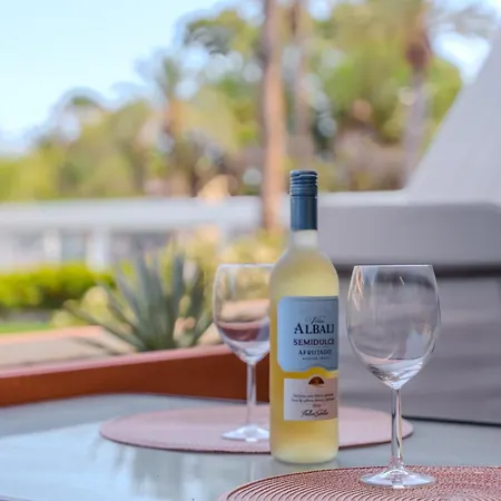 Sunny With Pool & Terrace & Wifi アパート *