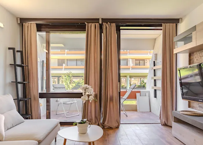 アパート Sunny With Pool & Terrace & Wifi コスタ・デル・シレンチオ