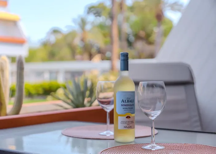 Sunny With Pool & Terrace & Wifi アパート *