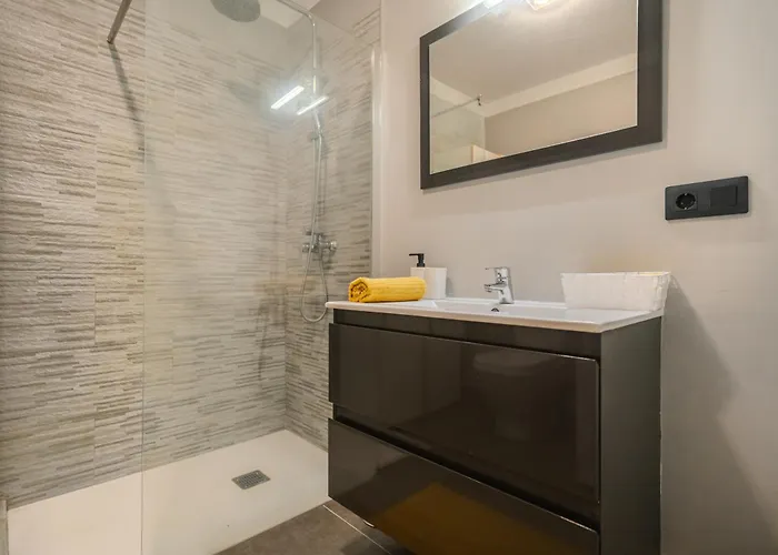 Sunny With Pool & Terrace & Wifi アパート