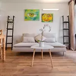 Sunny With Pool & Terrace & Wifi דירה